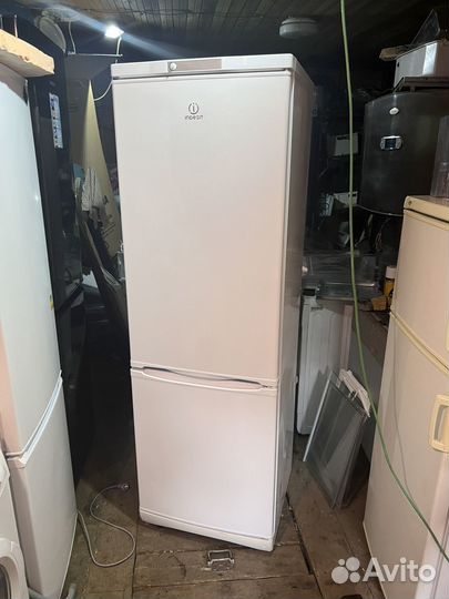 Холодильник Indesit