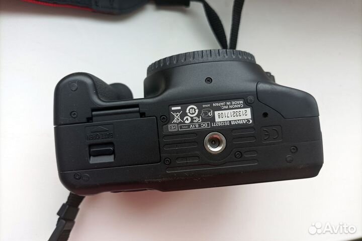 Canon EOS 550D 6к кадров, почти новый