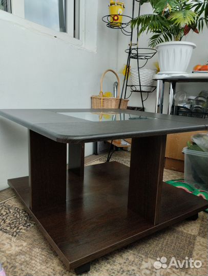 Журнальный столик