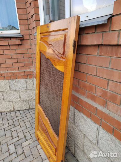 Дверь деревянная со стеклом