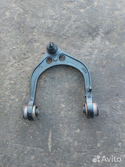 Рычаг передний верхний крайслер 300с