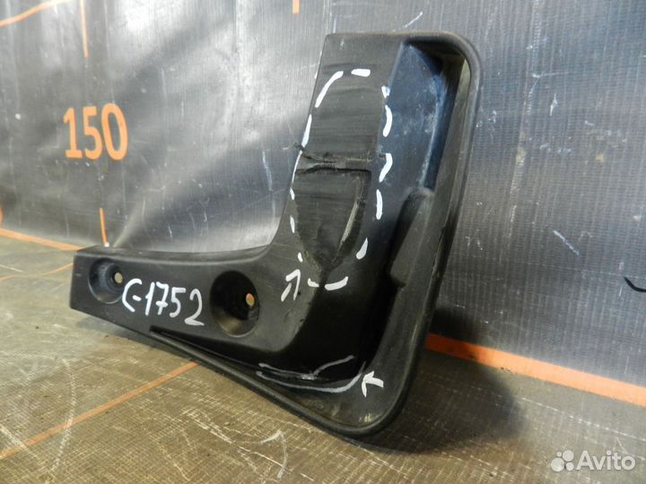 Брызговик задний правый - Kia Rio 3