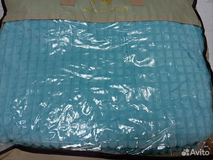 Пледы новые