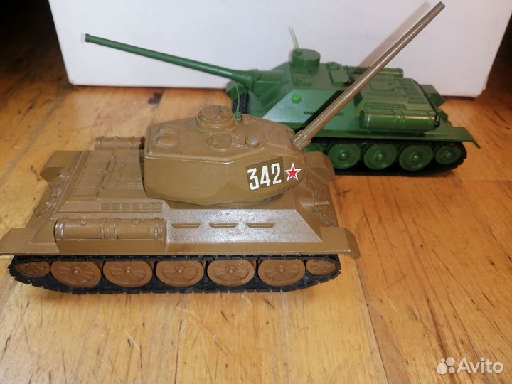 Модели военной техники СССР Т34, су100