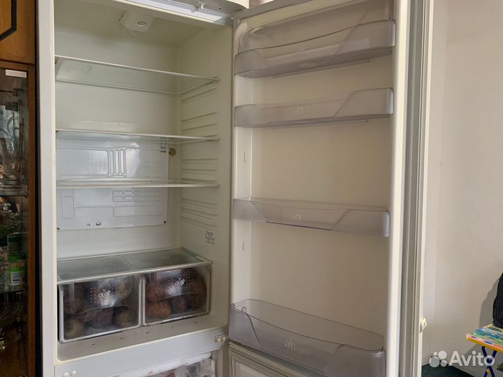 Холодильник Бирюса