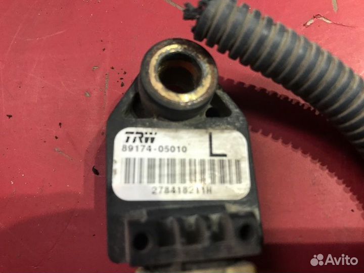 Датчик подушек безопасности передний левый Toyota