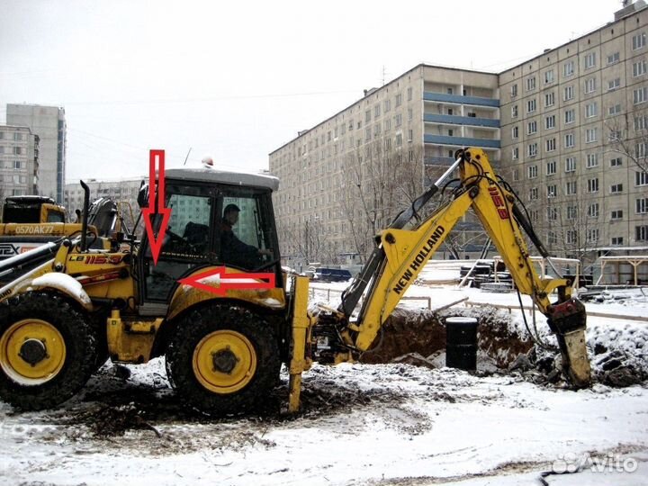 Стекло дверное нижнее New Holland LB115