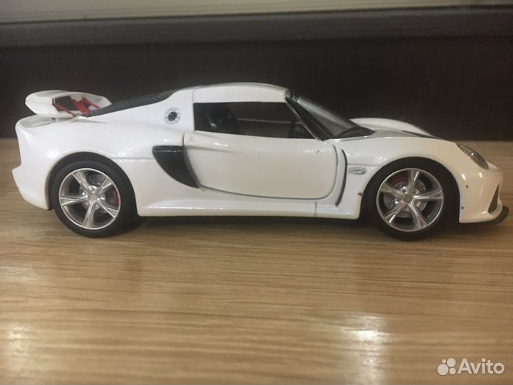 Машина Лотус