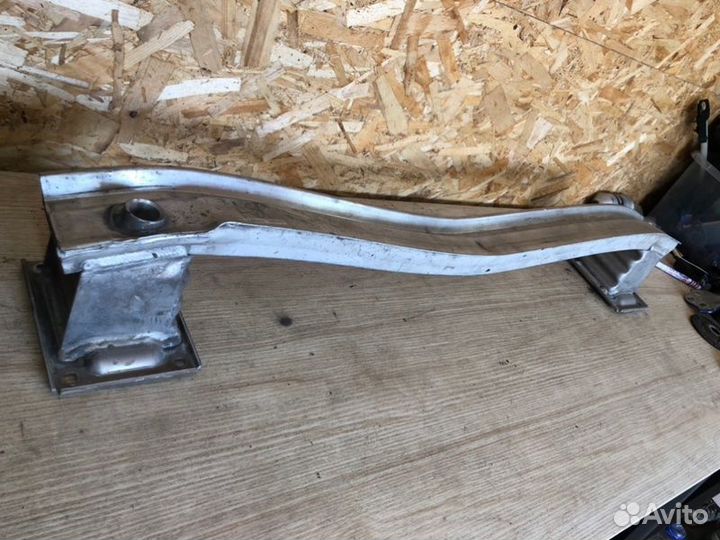 Усилитель бампера Audi A8