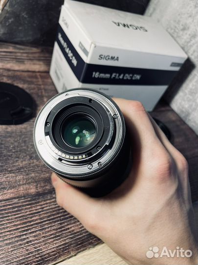 Sigma 16mm f 1 4 Sony e