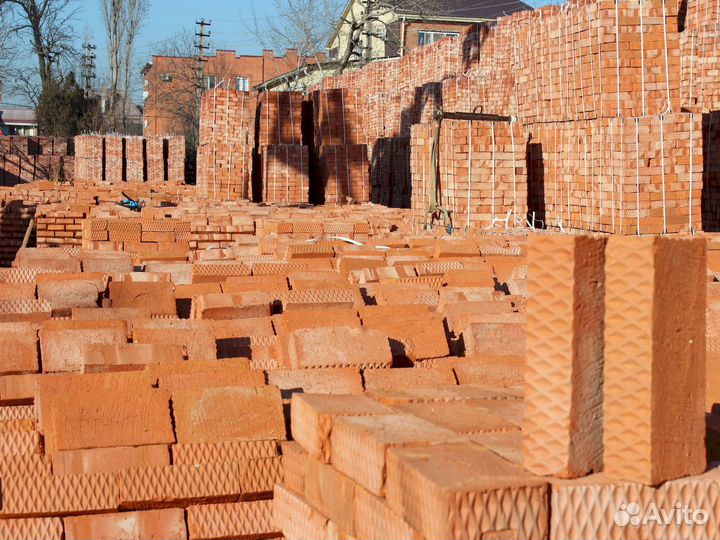 Кирпич красный в поддонах по 250 шт