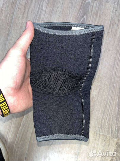 Суппорт локтя фирмы asics (короткий)