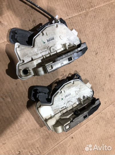 Замок двери skoda