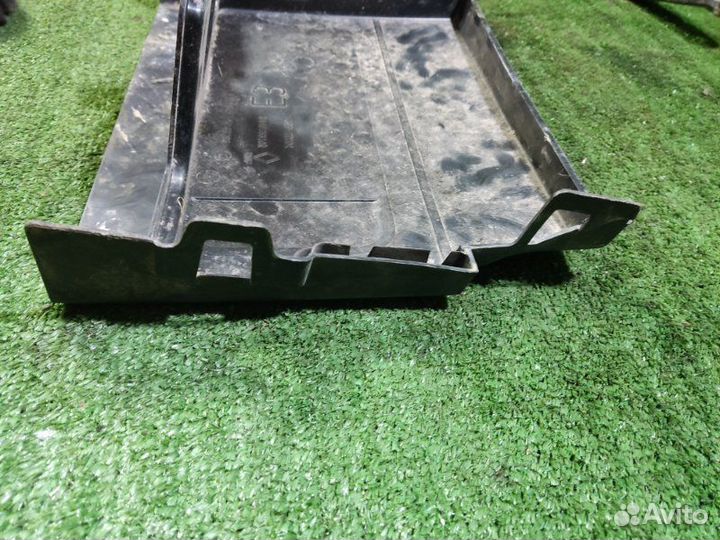 Крышка аккумулятора Renault Megane 3