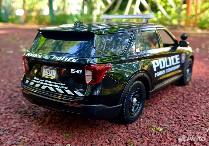 Ford police interceptor utility 1/24