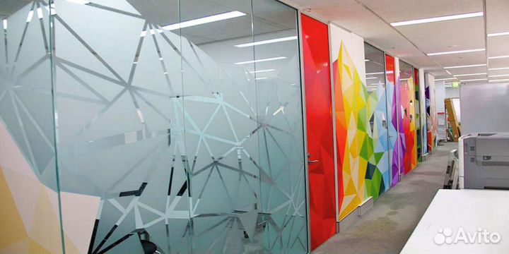 Изготовление рекламной самоклеящаяся плёнки печать