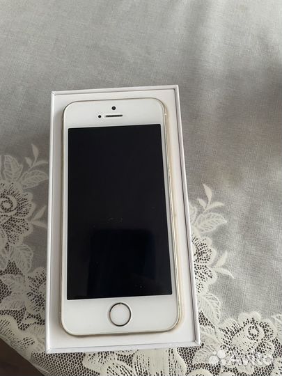Телефон iPhone SE