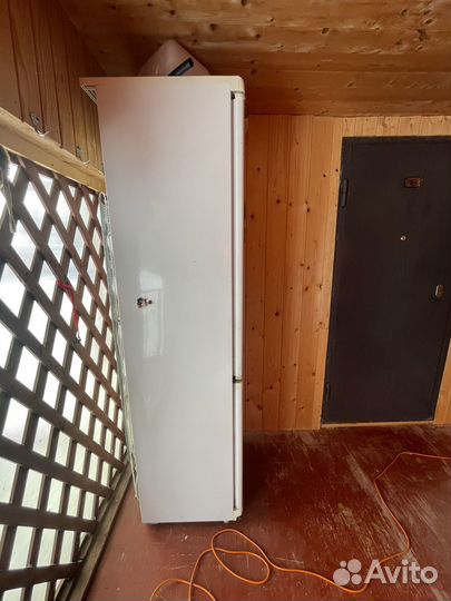 Продам двухкамерный холодильник