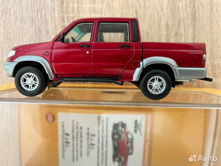 Модель автомобиля УАЗ пикап, масштаб 1/43