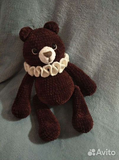 Вязаная игрушка ручной работы мишка