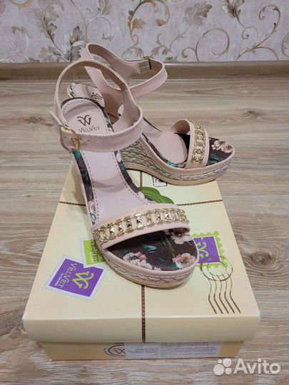 Босоножки женские 39 размер новые