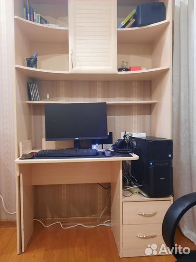 Компьютерный стол