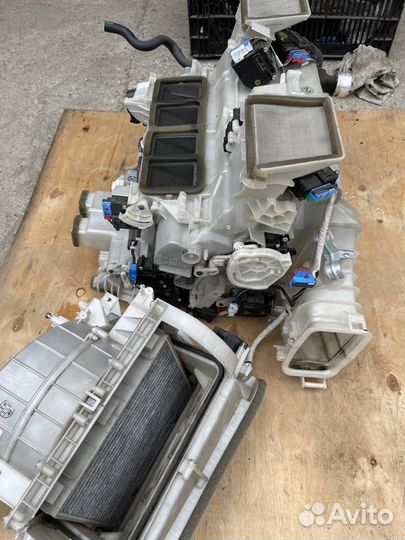 Печка Lexus LS600HL 2007-2012г UVF46, 2urfse