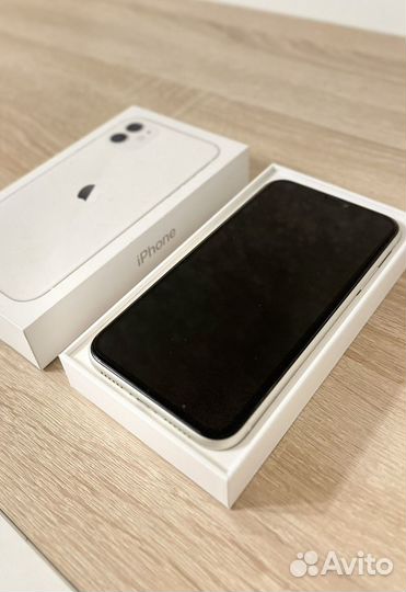 iPhone 11, 64 ГБ