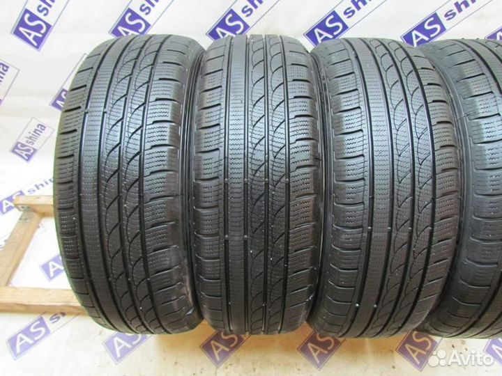 Minerva S210 Ice Plus 215/60 R17 97P