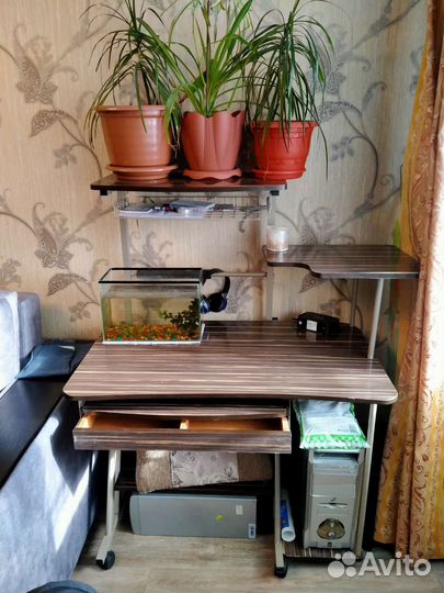 Компьютерный стол