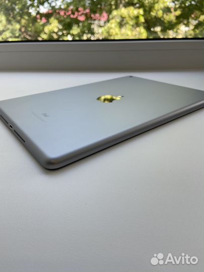 iPad 2018 (6-поколение) WiFi + pencil 1 (оригинал)