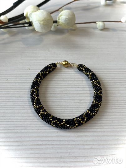 Браслет жгут из бисера