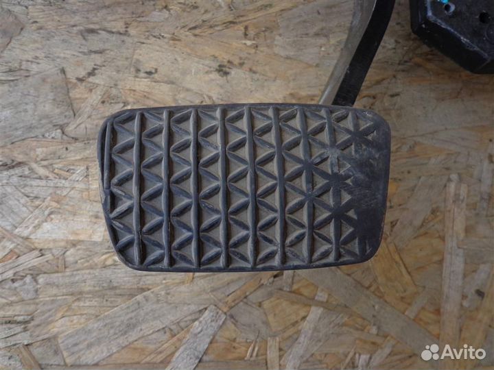 Педаль тормоза Chevrolet Cruze