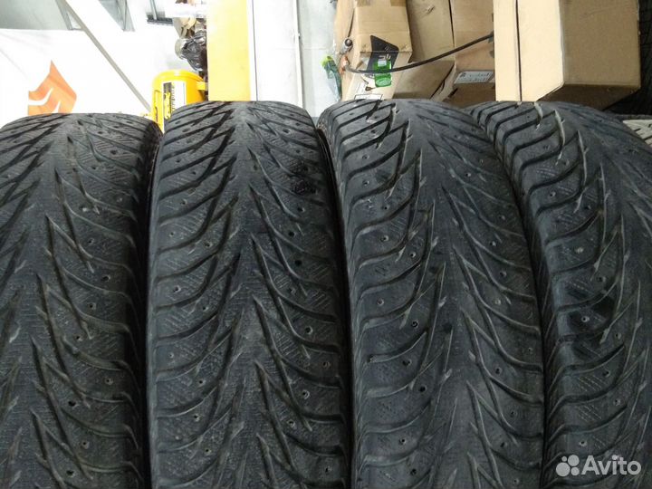 Yokohama Ice Guard Stud IG55 215/70 R16 100T