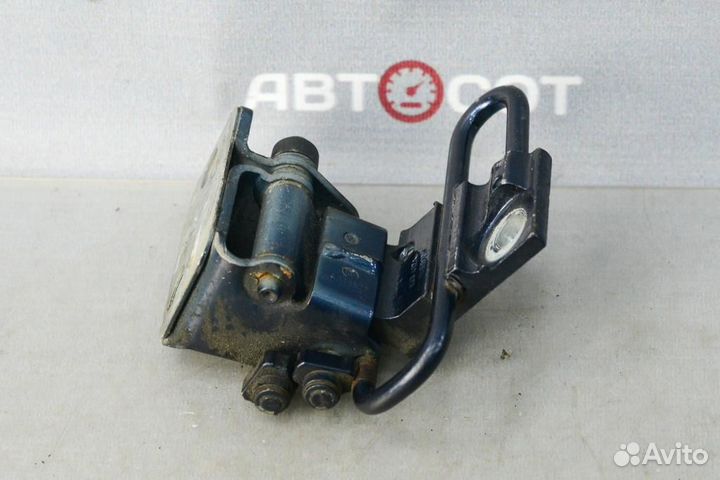 Петля задней правой двери нижняя VW Passat CC (20