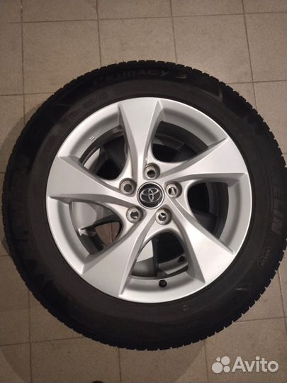 Колеса Toyota 215/60 R17 литые диски летние шины