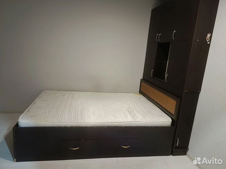 Кровать с матрасом и язиками 140/200