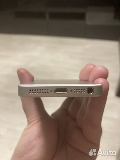 iPhone SE, 32 ГБ