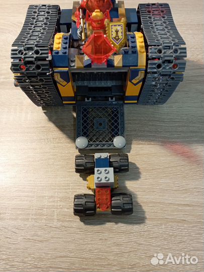 Lego 72006 Мобильный арсенал Акселя