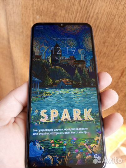 Телефон techno spark 8c