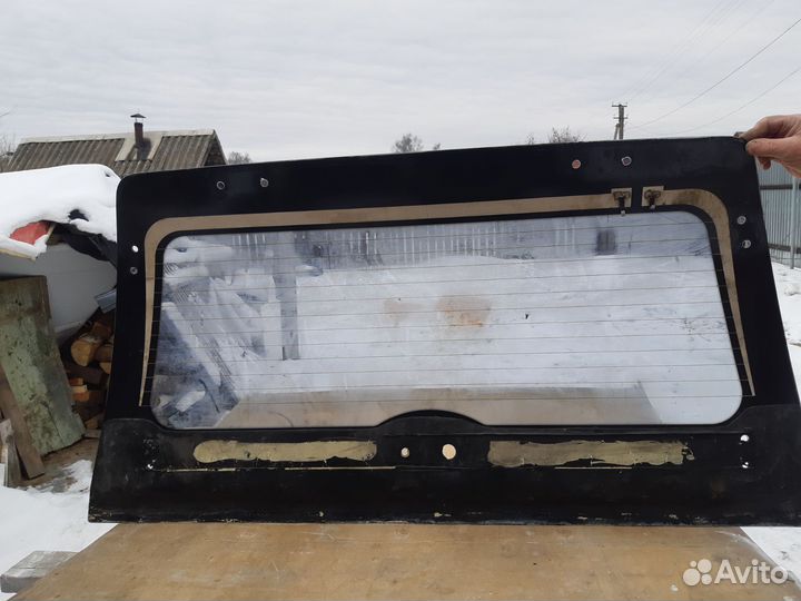 Задняя даерь (стекло) кунга пикапа