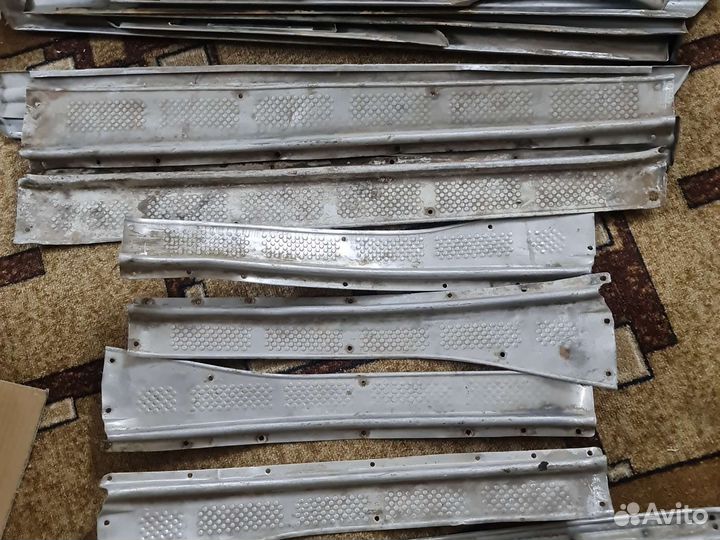 Накладки порогов газ 21