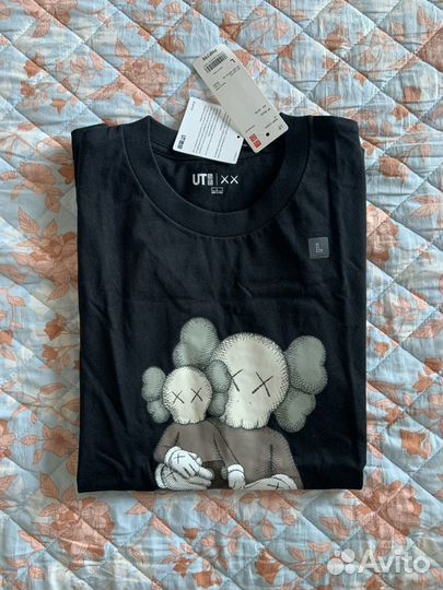 Kaws x Uniqlo UT Short Sleeve Graphic L размер