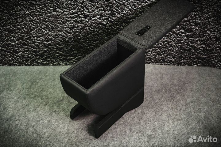 Подлокотник Toyota Corolla Spacio 2001-2007г