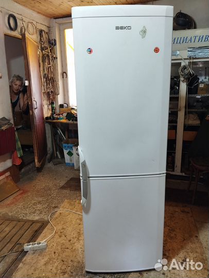Холодильник с. Гарантией