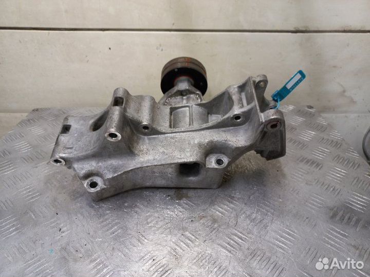 Кронштейн генератора Volkswagen Bora 1.6 16V