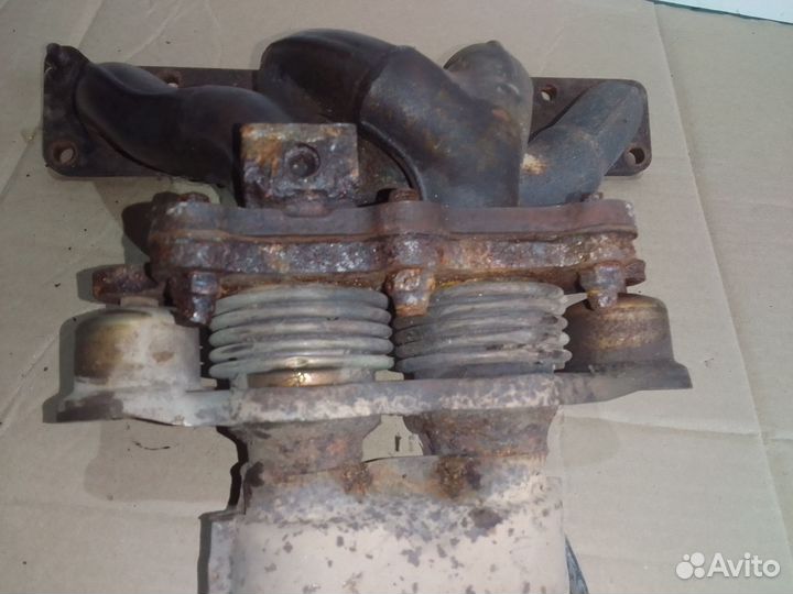 Коллектор выпускной с трубой приемной VW Passat B3