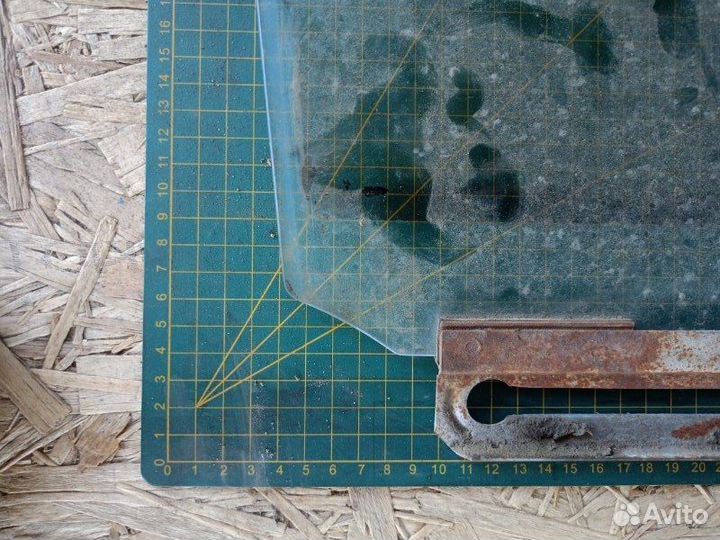 Стекло заднее правое Mazda 626 GC F6