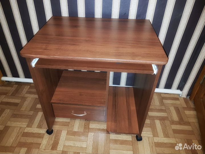 Стол для компьютера / ноутбука