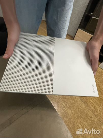 Xbox one s 2 геймпада 1tb